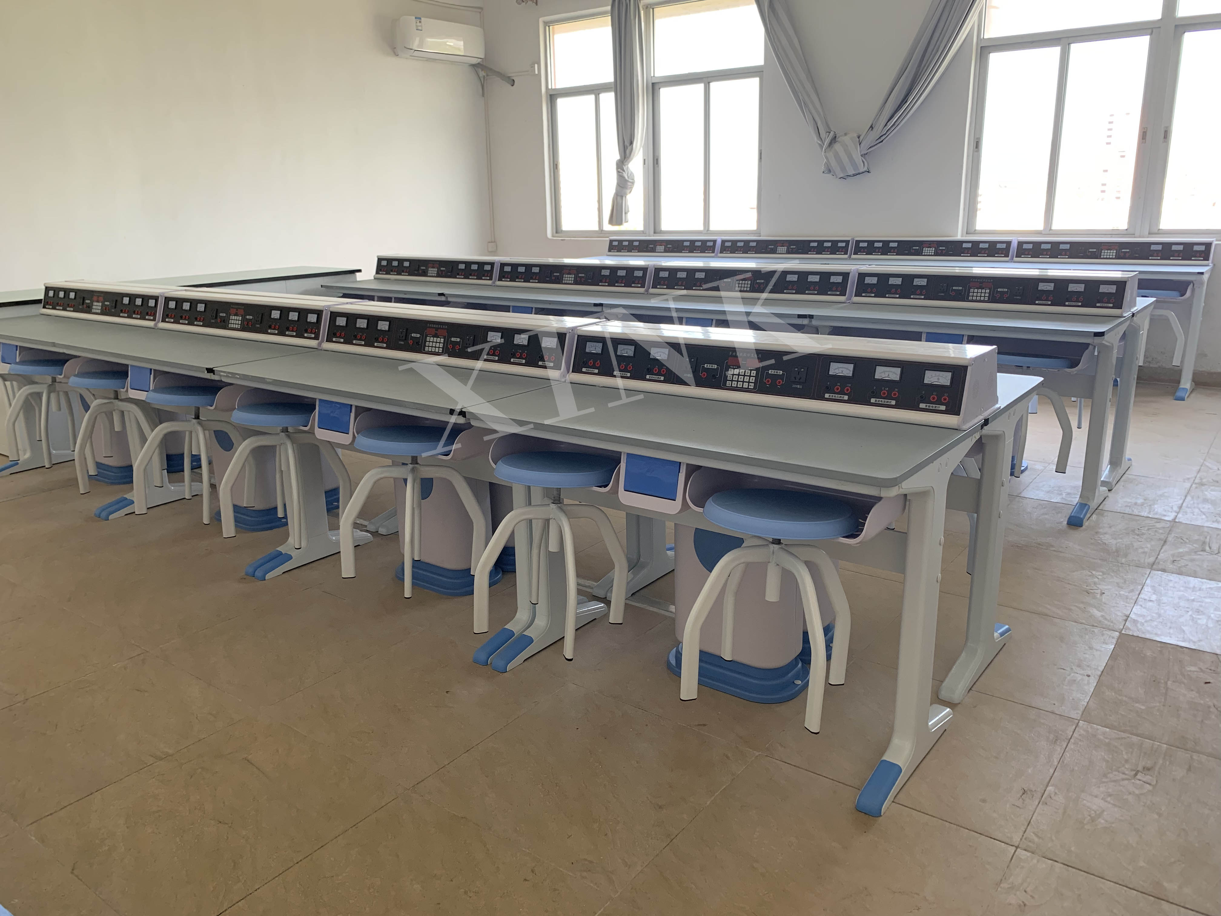 電學<a href='http://www.1860com.cn/' target='1' style='font-size:14px; font-weight:bold; color:#0080ff;'>物理實驗室</a>