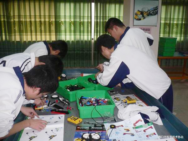 <a href='http://www.1860com.cn/chanpin/60-1.html' target='1' style='font-size:18px; font-weight:bold; color:#000000;'>機(jī)器人功能室</a>2